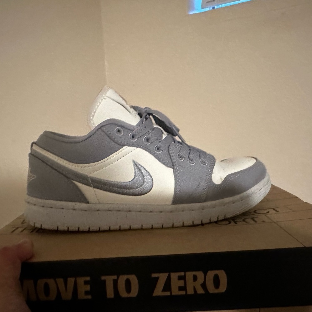 Jordan Low-Top Sneakers Gray and White